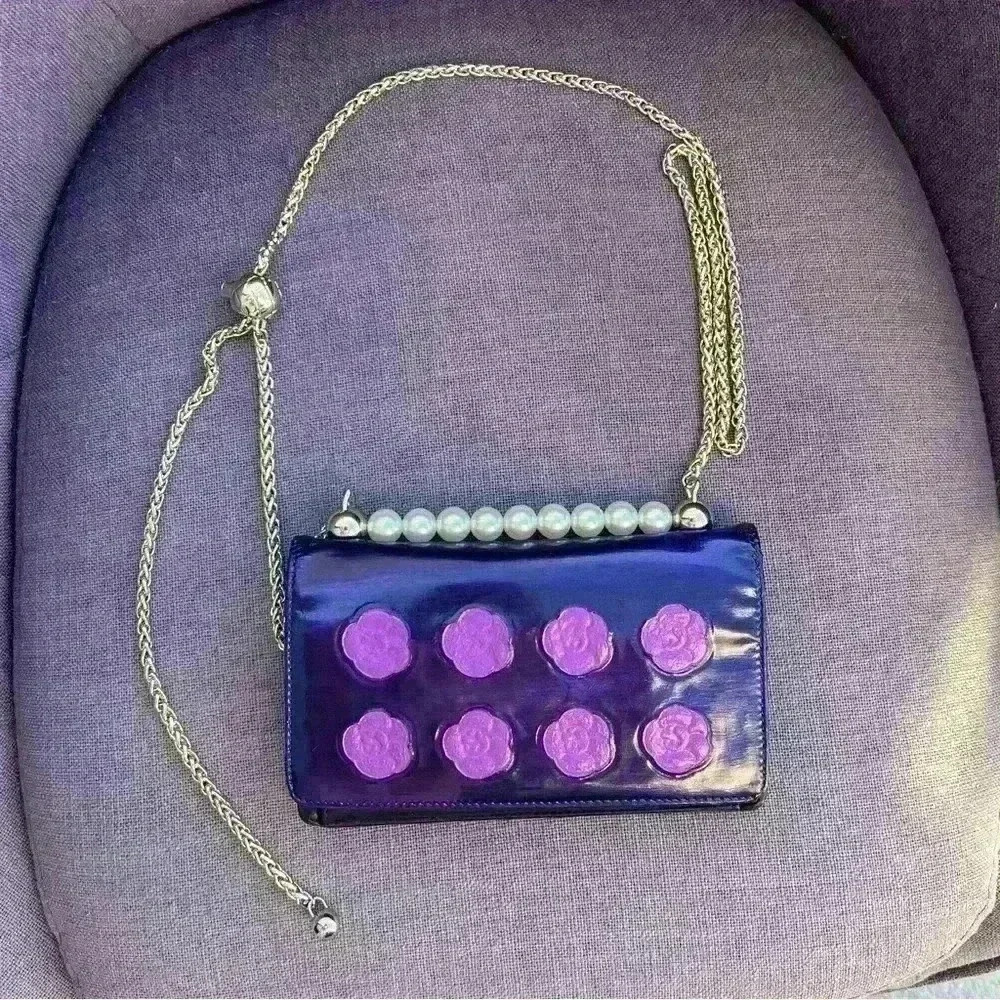 CHANEL Iridescent Camellia Makeup Palette CC Logo Patent Leather Bifold Wallet